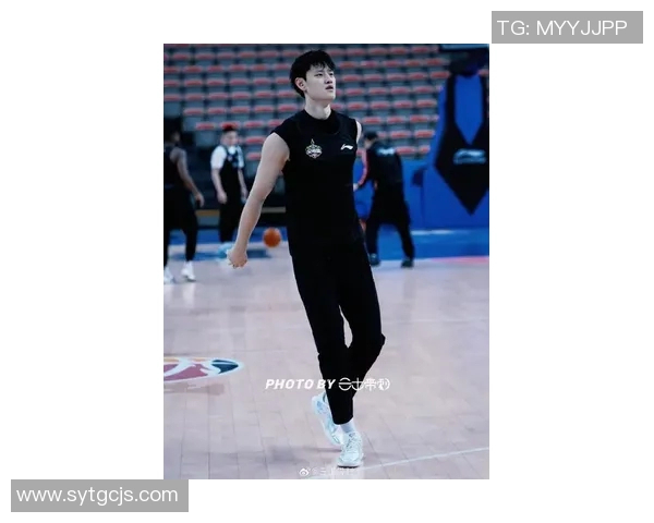 曾凡博的篮球之路：从青涩新星到职业赛场的崭露头角