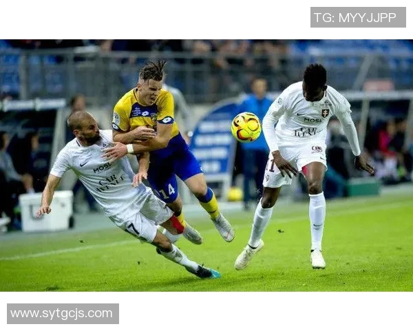 沙托鲁主场迎战索肖两队争夺关键三分的激烈对决 沙托鲁主场迎战索肖两队争夺关键三分的激烈对决