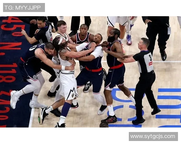 勇士与马刺激战四月十一日NBA季后赛精彩对决引发球迷热议