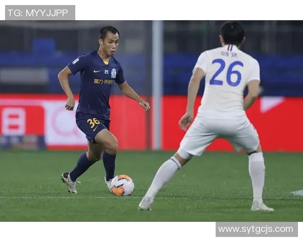 富力与申花激战正酣文字直播带你全程体验精彩瞬间